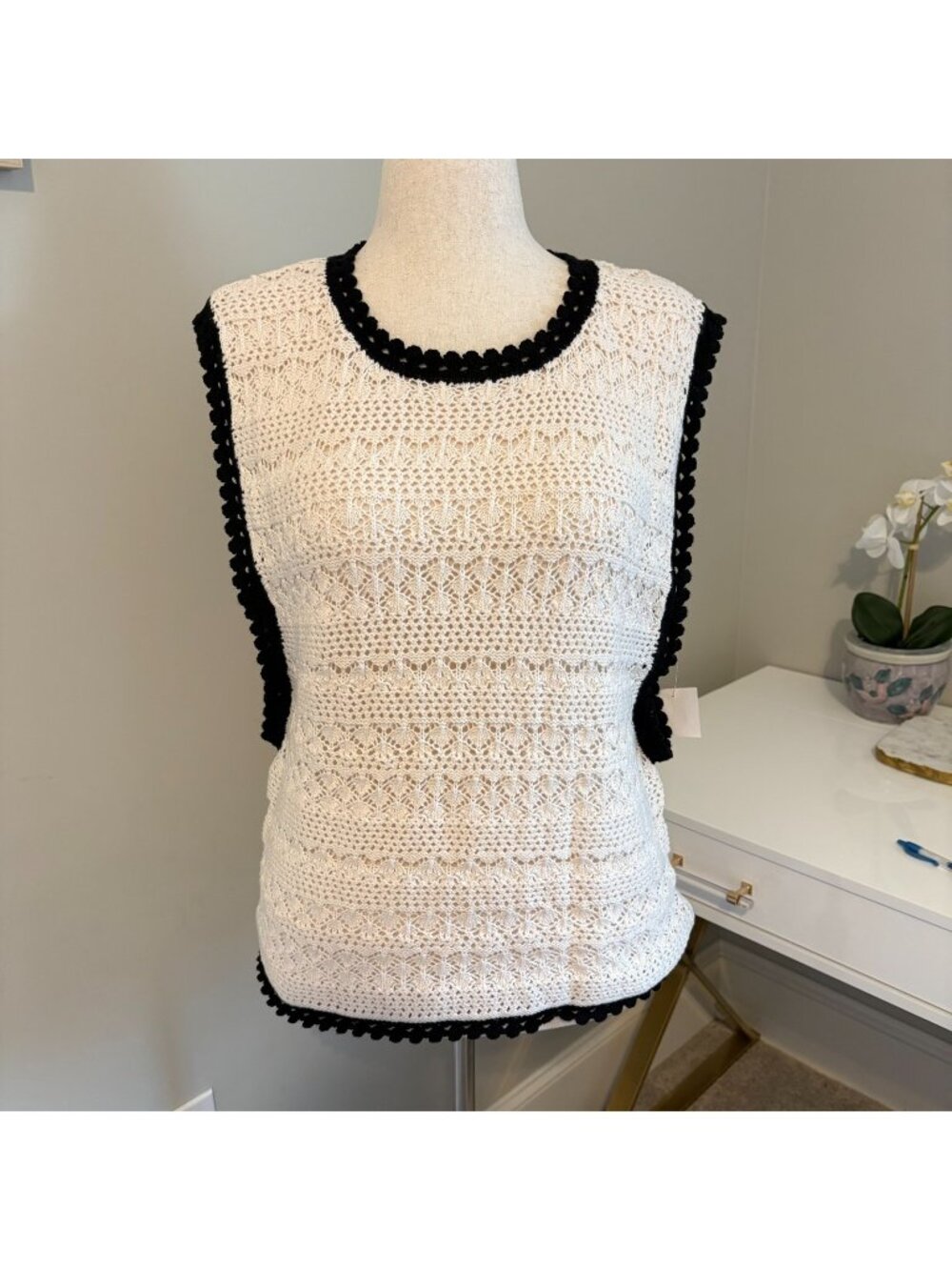 Bobeau Women's XL BOHO Crocheted Sweater Vest Cream w/ Black Trim
